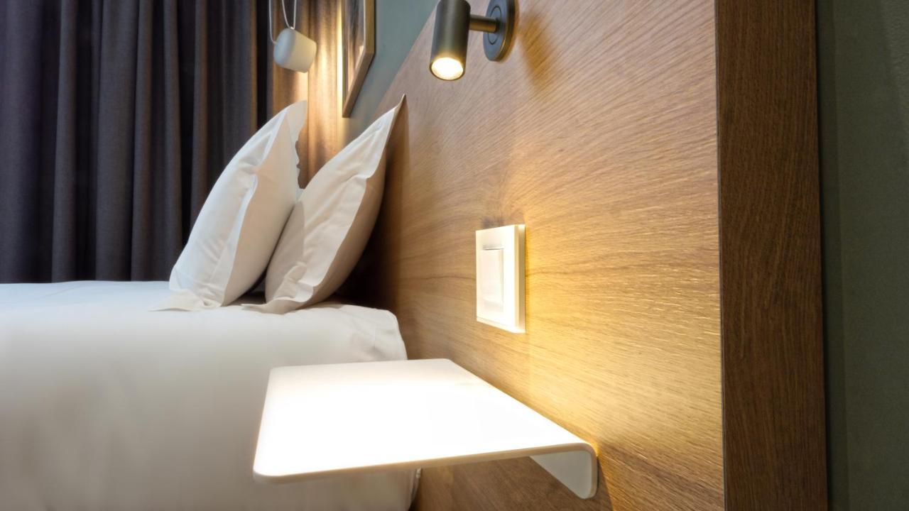 Corner-set Centre Apartment *
