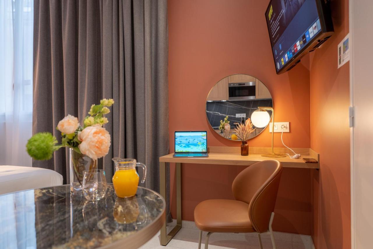 Corner-set Centre Apartment *